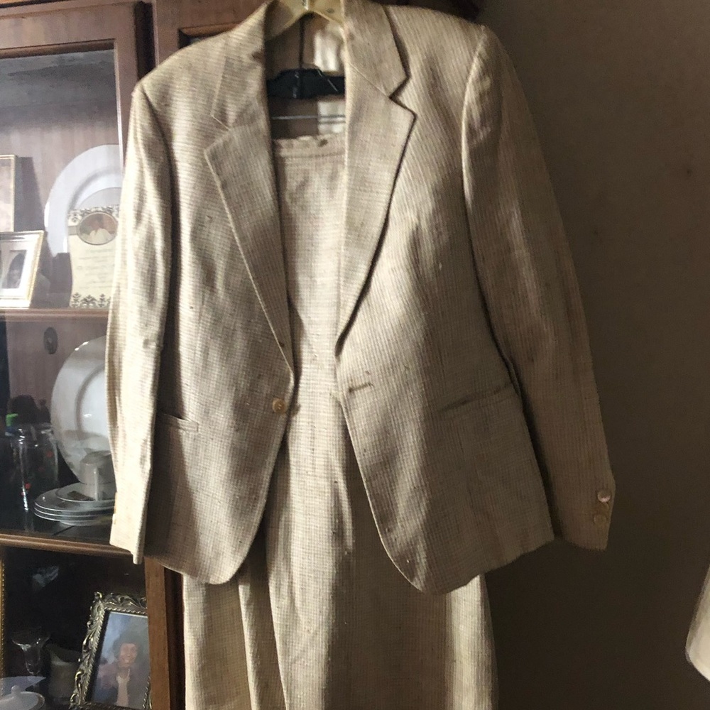 Beautiful Raw Silk VINTAGE Skirt Suit from the Renowned Rodes Department Store.